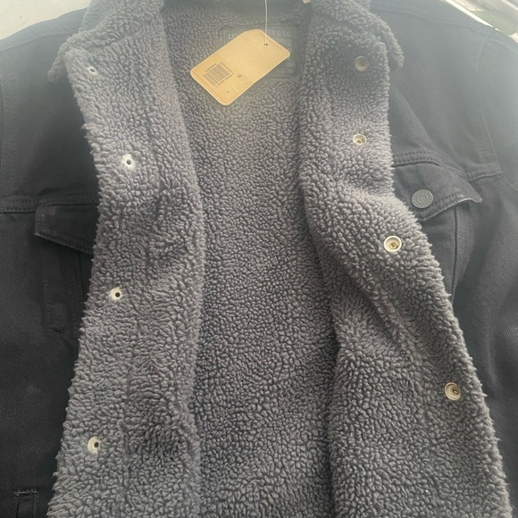 *NWT* Levi's Black Sherpa Lined Denim Jacket Men’s M *NWT* - Picture 4 of 7